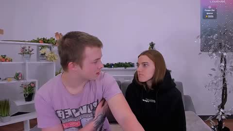 Olli and Stiw online show from December 8, 8:04 pm