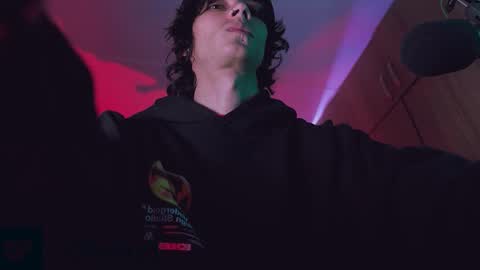     online show from October 11, 6:45 am