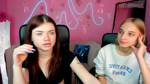 Snapshot of ollivia_dream chatting on April 25, 9:23 am Ollivia online show from April 25, 9:23 am