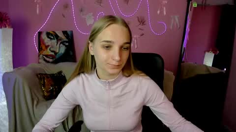 Snapshot of ollivia_dream chatting on April 28, 5:45 am Ollivia online show from April 28, 5:45 am