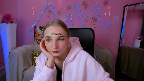 Snapshot of ollivia_dream chatting on May 2, 9:14 am Ollivia online show from May 2, 9:14 am