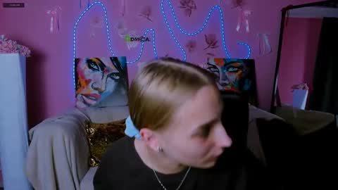 Snapshot of ollivia_dream chatting on May 19, 5:47 am Ollivia online show from May 19, 5:47 am