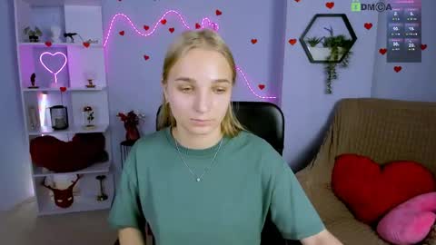 Snapshot of ollivia_dream chatting on June 8, 7:09 am Ollivia online show from June 8, 7:09 am