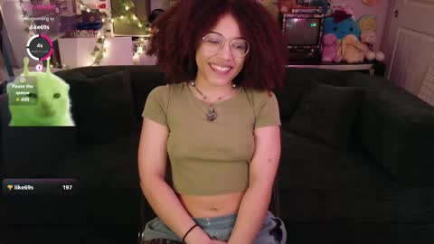 Snapshot of ollythegreat chatting on December 16, 11:32 pm olly online show from December 16, 11:32 pm