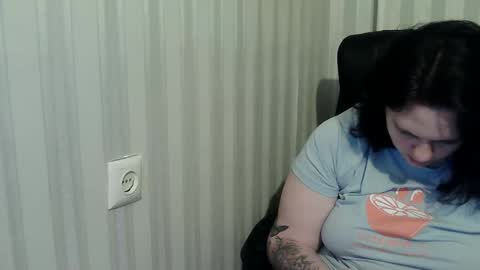 OlyaAndNetty online show from October 31, 2:07 pm