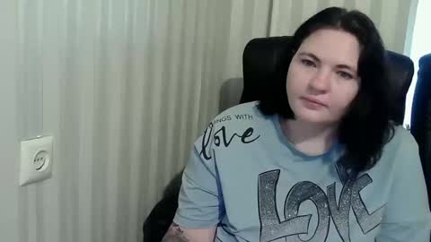 OlyaAndNetty online show from November 6, 9:32 am