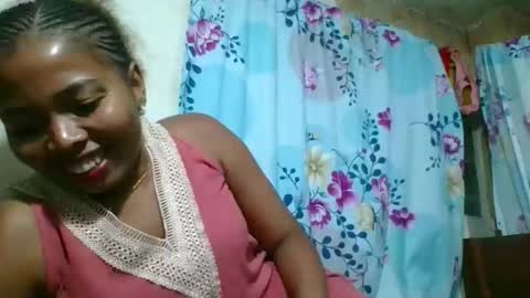 Snapshot of olyvienne90 chatting on December 15, 5:39 pm olyvienne90 online show from December 15, 5:39 pm