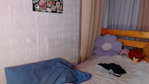 Snapshot of omariaennaid chatting on May 7, 11:54 pm Angel online show from May 7, 11:54 pm
