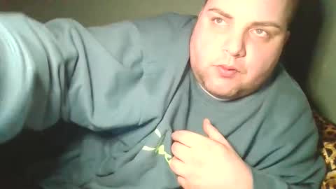 Snapshot of omgmikeydidwhat chatting on December 2, 10:45 pm omgmikeydidwhat online show from December 2, 10:45 pm