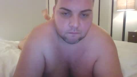 Snapshot of omgmikeydidwhat chatting on February 19, 6:33 am omgmikeydidwhat online show from February 19, 6:33 am
