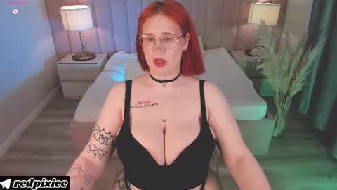 Snapshot of omgsexxxypixie chatting on July 25, 5:38 am your Pixie online show from July 25, 5:38 am