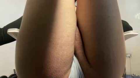 Snapshot of omgyesgurl chatting on February 2, 10:39 pm amy 3 online show from February 2, 10:39 pm