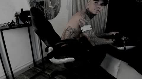Snapshot of onceagain97_ chatting on May 16, 7:34 pm ... online show from May 16, 7:34 pm