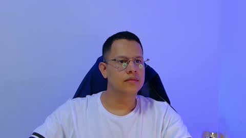 Liam online show from April 6, 6:53 pm