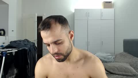 Snapshot of onebestlover chatting on December 2, 10:09 am onebestlover online show from December 2, 10:09 am