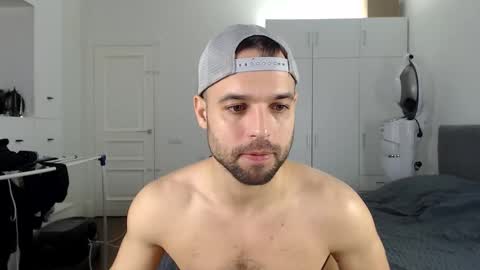 onebestlover online show from March 1, 7:54 am