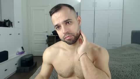 onebestlover online show from April 28, 7:35 am