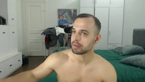onebestlover online show from July 3, 9:37 am