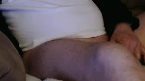 Snapshot of onehanglow chatting on January 31, 1:43 am Butch online show from January 31, 1:43 am