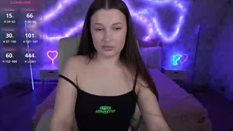 Snapshot of onelaya chatting on March 8, 11:18 pm L A Y A online show from March 8, 11:18 pm