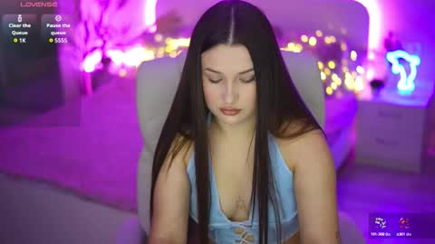 Snapshot of onelaya chatting on October 6, 8:12 am L A Y A online show from October 6, 8:12 am