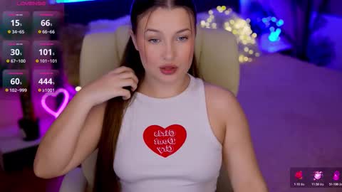 Snapshot of onelaya chatting on December 1, 8:41 am L A Y A online show from December 1, 8:41 am