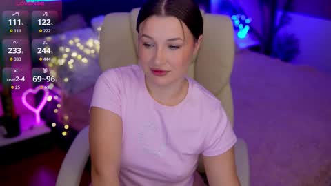 Snapshot of onelaya chatting on December 3, 11:08 am L A Y A online show from December 3, 11:08 am