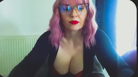 Snapshot of onemoreblonde chatting on May 10, 11:15 am Nicol online show from May 10, 11:15 am