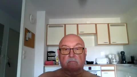 Snapshot of onemoretimebis chatting on June 25, 7:02 am Onemoretimebis online show from June 25, 7:02 am