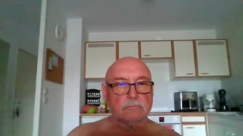 Snapshot of onemoretimebis chatting on July 16, 5:46 am Onemoretimebis online show from July 16, 5:46 am