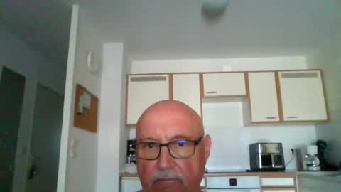 Snapshot of onemoretimebis chatting on August 2, 9:30 am Onemoretimebis online show from August 2, 9:30 am