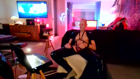 Snapshot of oneness1 chatting on May 20, 8:37 pm oneness1 online show from May 20, 8:37 pm