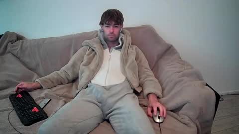 onesieboyx online show from November 25, 10:59 am