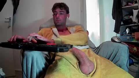 onesieboyx online show from May 27, 4:37 pm