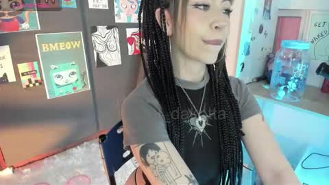 oni_dakotta online show from December 17, 2:45 pm