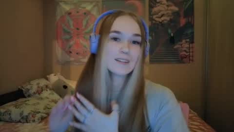 Snapshot of oniehubach chatting on March 21, 2:53 pm Elizabeth online show from March 21, 2:53 pm