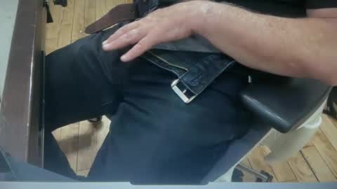 Snapshot of onlocationnyc chatting on October 1, 12:49 am onlocationnyc online show from October 1, 12:49 am