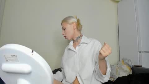 Iva online show from November 11, 2:28 pm