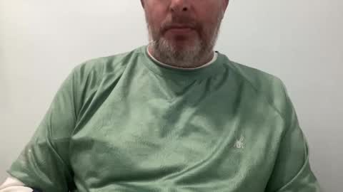 Snapshot of onthedlhere chatting on October 16, 2:29 pm onthedlhere online show from October 16, 2:29 pm