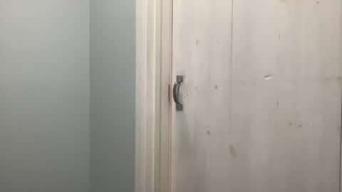 Snapshot of onthedlhere chatting on October 30, 2:18 pm onthedlhere online show from October 30, 2:18 pm