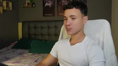 Snapshot of onyx_voss chatting on July 23, 7:17 am onyx_voss online show from July 23, 7:17 am