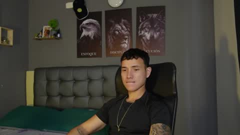 Snapshot of onyx_voss chatting on July 25, 9:01 pm onyx_voss online show from July 25, 9:01 pm