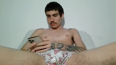 Snapshot of onzas_ chatting on January 31, 9:35 pm onzas_ online show from January 31, 9:35 pm