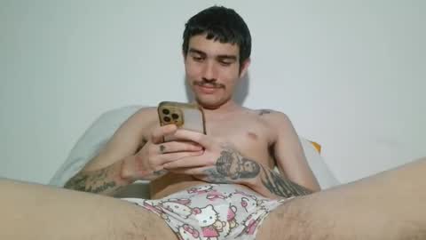 Snapshot of onzas_ chatting on February 1, 9:35 pm onzas_ online show from February 1, 9:35 pm