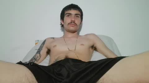 Snapshot of onzas_ chatting on February 14, 10:06 pm onzas_ online show from February 14, 10:06 pm