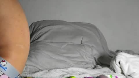 Snapshot of onzas_ chatting on March 5, 7:54 pm onzas_ online show from March 5, 7:54 pm