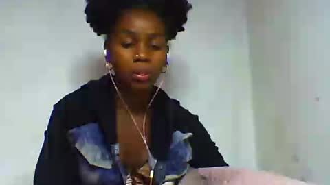 Snapshot of oooorazanasoa chatting on June 24, 5:56 pm oooorazanasoa online show from June 24, 5:56 pm