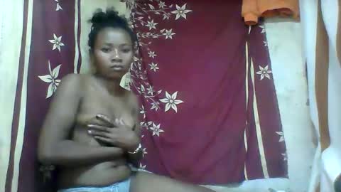 Snapshot of oooozafiette chatting on May 24, 6:29 am oooozafiette online show from May 24, 6:29 am