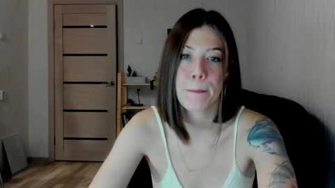 Snapshot of oops_britney chatting on December 17, 1:06 pm Britney online show from December 17, 1:06 pm