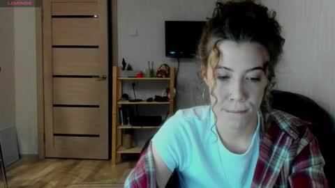 Snapshot of oops_britney chatting on January 6, 3:49 pm Britney online show from January 6, 3:49 pm